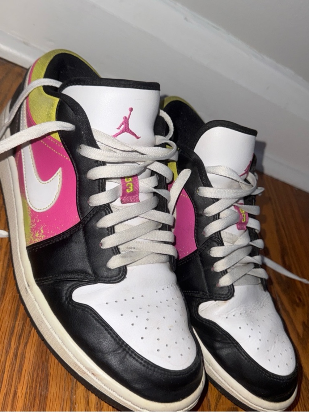 Jordan 1 low Black Active Fuchsia Cyber